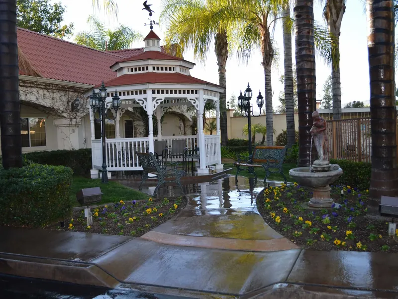 Garden gazebo seating area at Dynasty Suites Redlands.